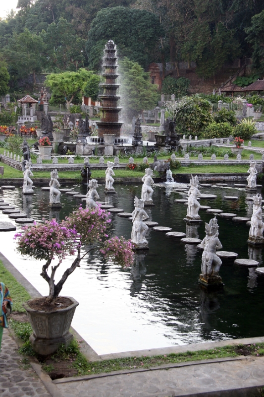 Raja's water palace, Bali Tirtagangga Indonesia.jpg - Indonesia Bali Tirtagangga. Raja's water palace